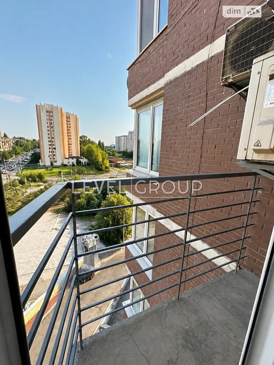 Chokolivskyi Blvd., 42A