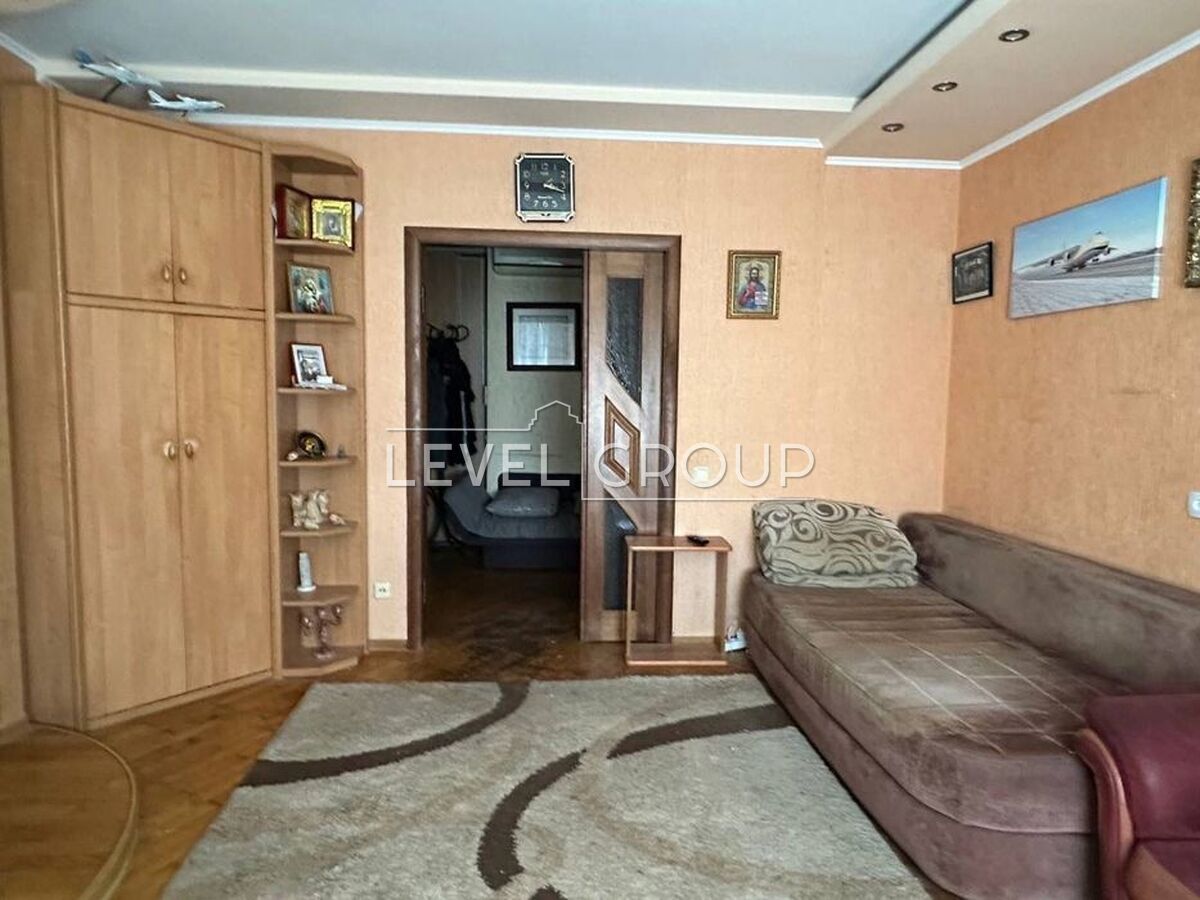 Академіка Булаховського вул., 5б