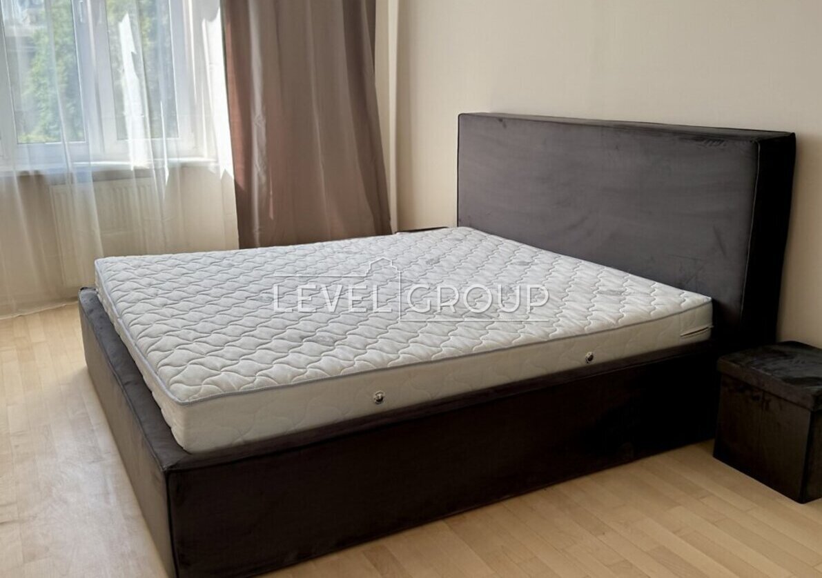 name_en