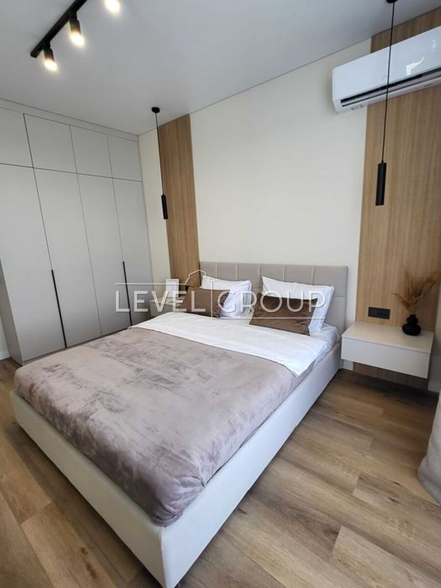 Prychalna Street, 8