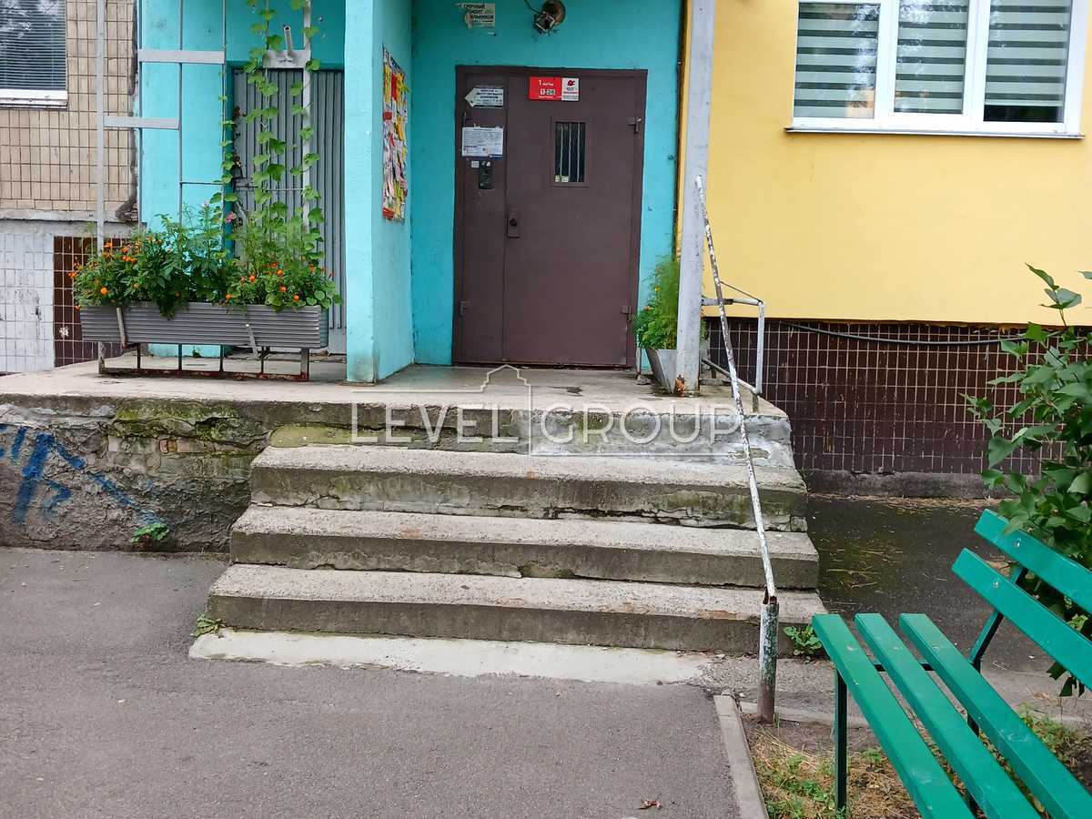 Юрія Шумського вул., 10