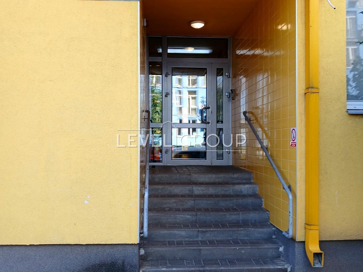 Регенераторна вул., 4