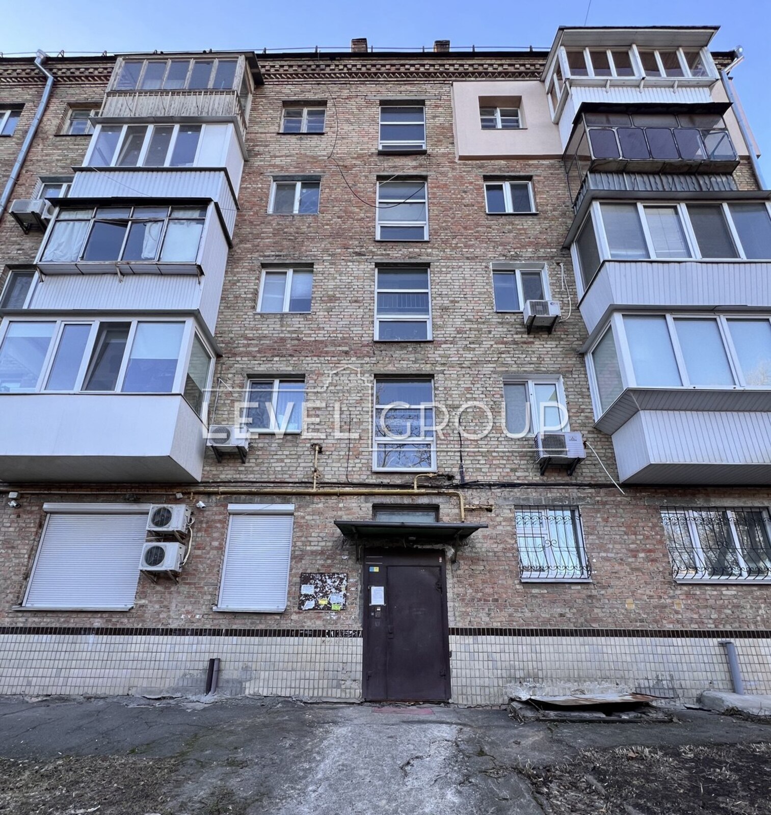 John McCain St. (Ivana Kudry), 30