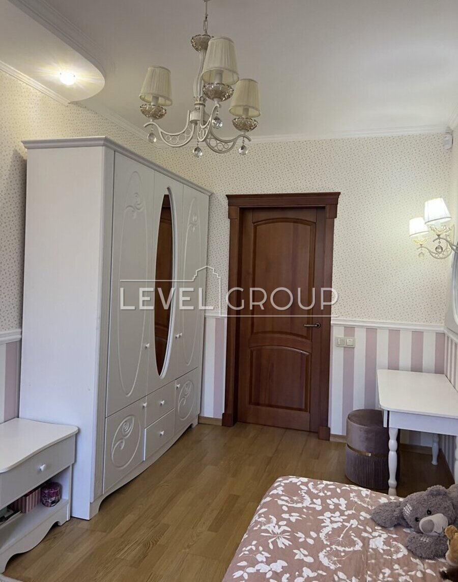 Святоюріївська, 22