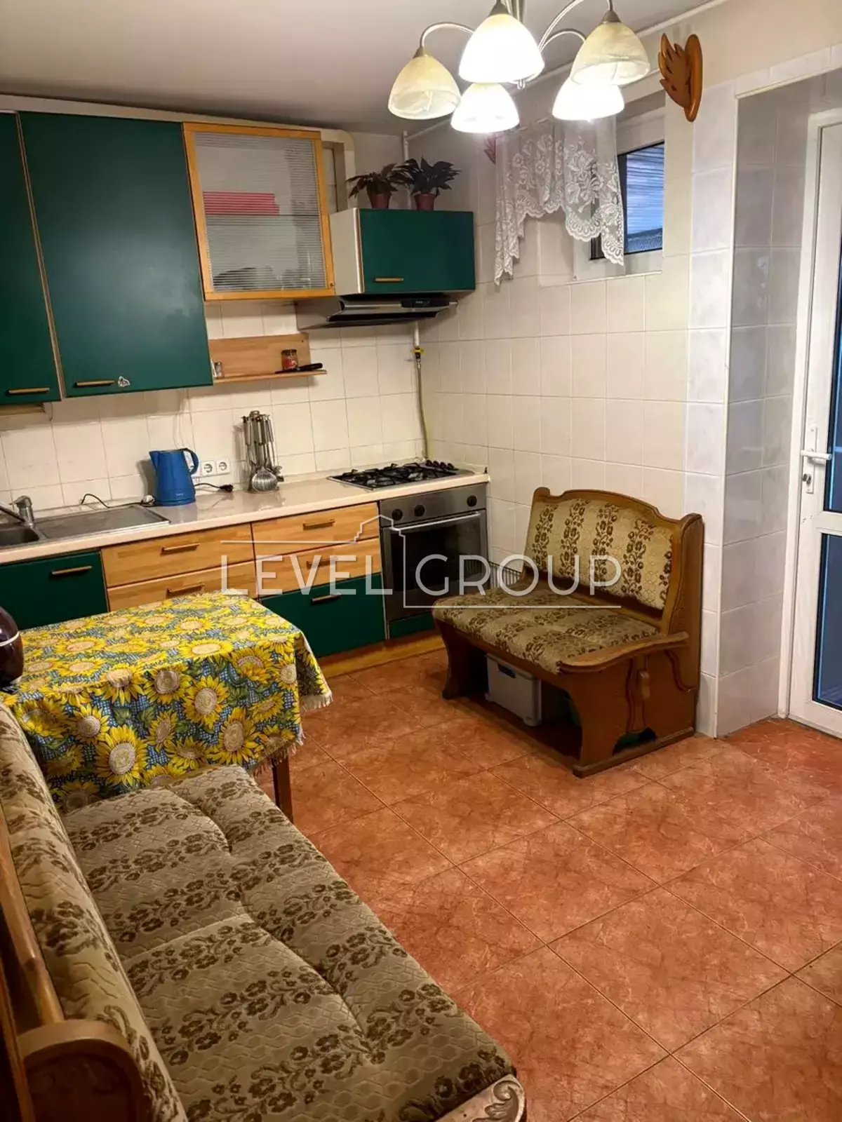 Мистецька вул., 7