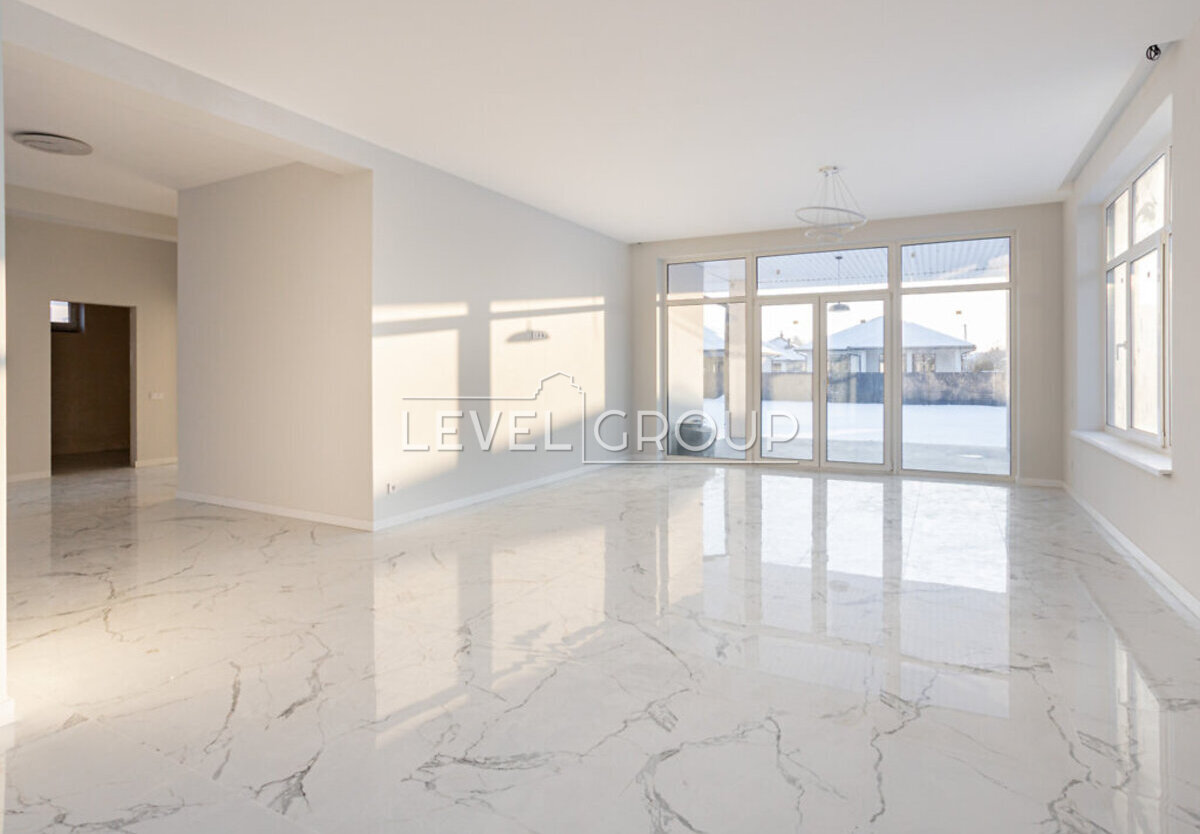 Prydniprovska St. (Zoryana St.)