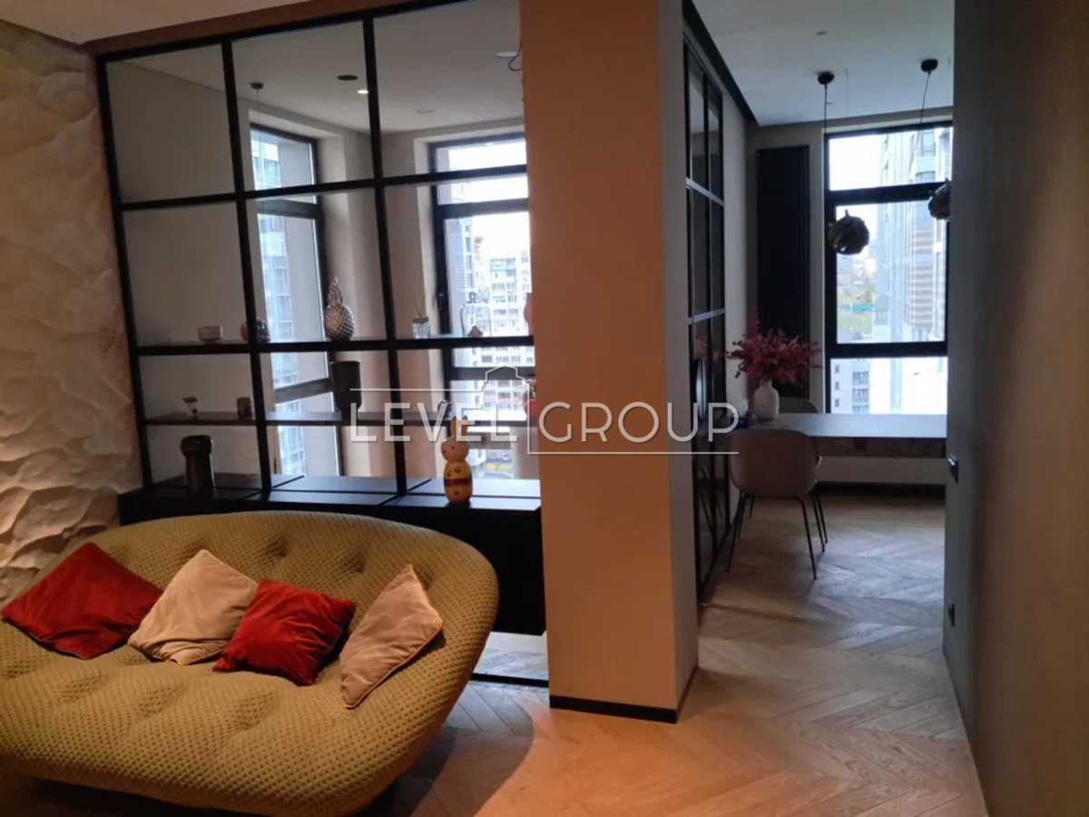 Андрія Верхогляда вул. (Михайла Драгомірова), 5