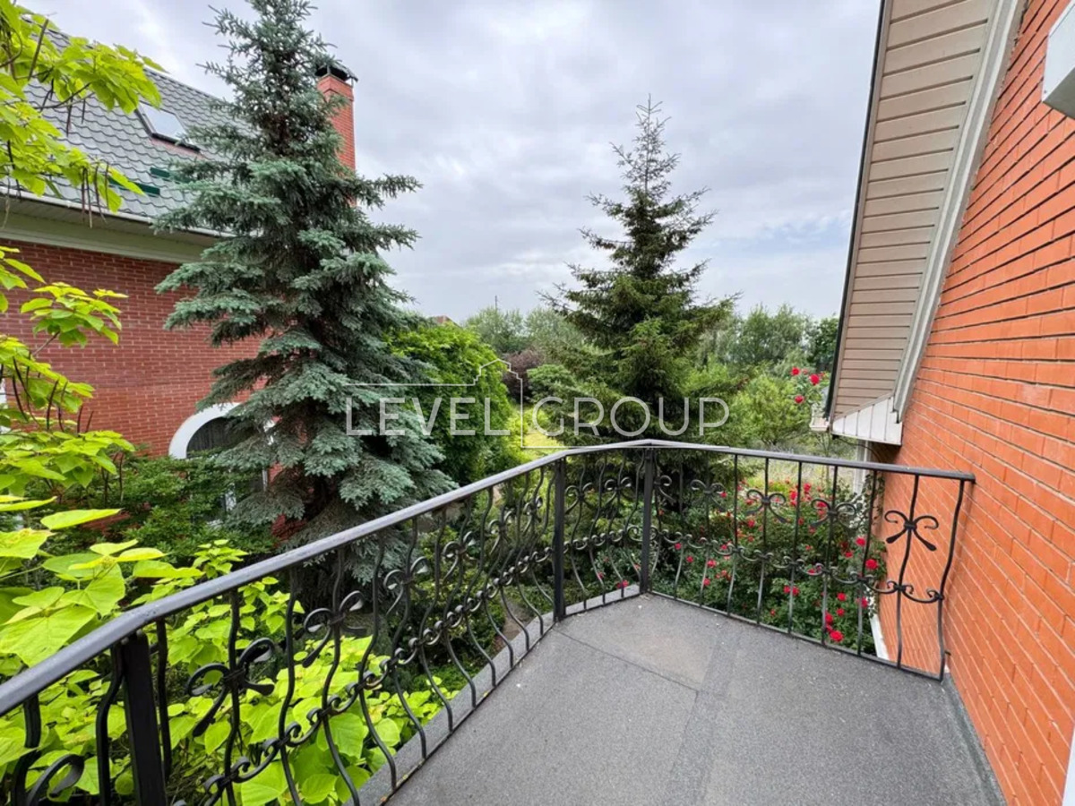 Богатирська вул., 30А