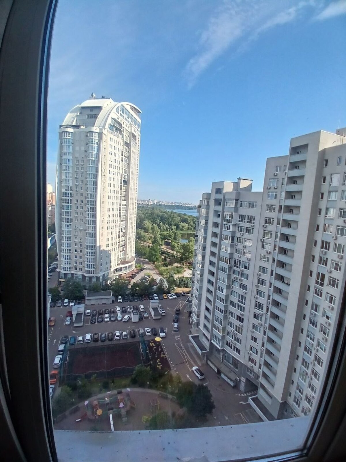 Володимира Івасюка просп. (Героїв Сталінграда), 2Д