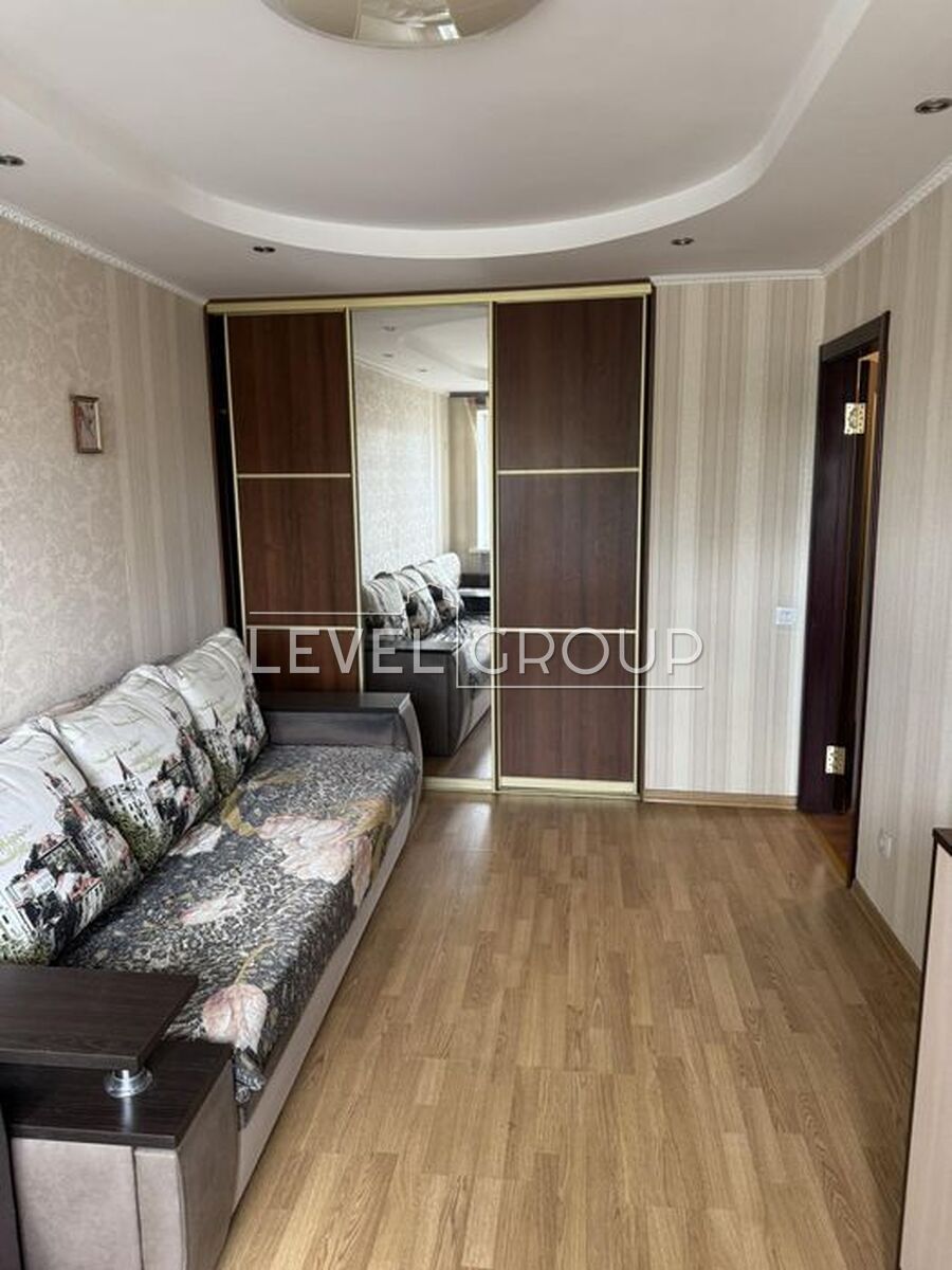 Привокзальна вул., 12