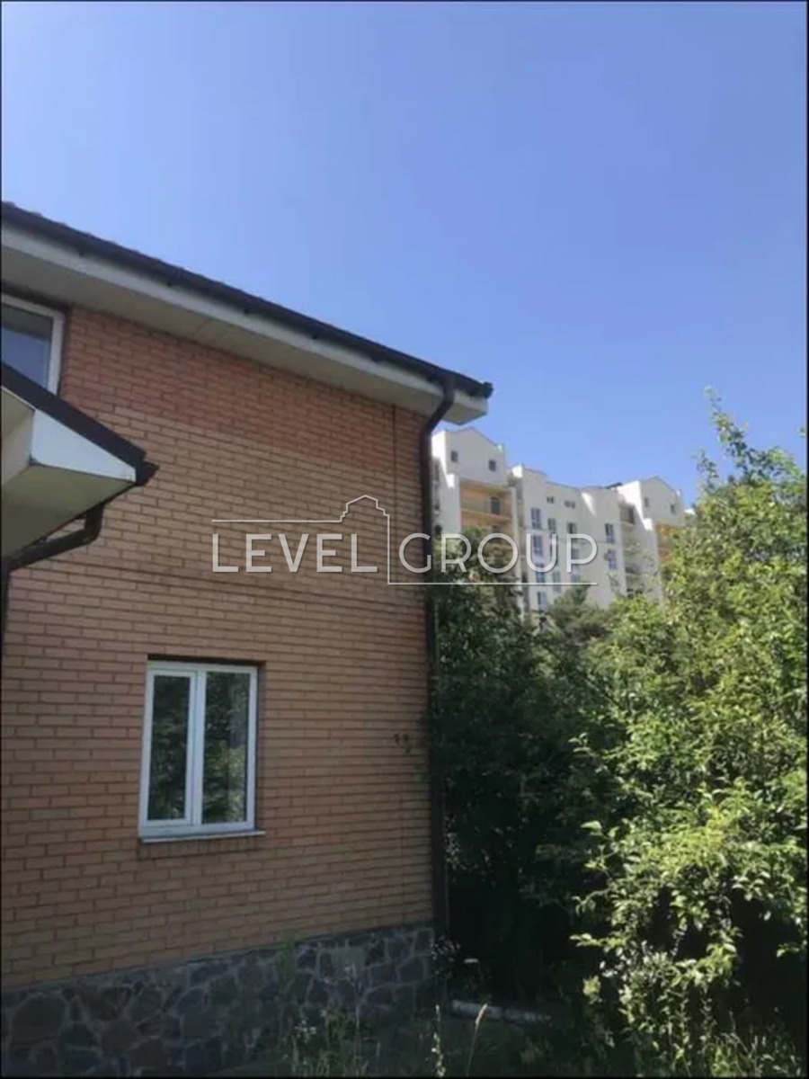 Yarova St., 73