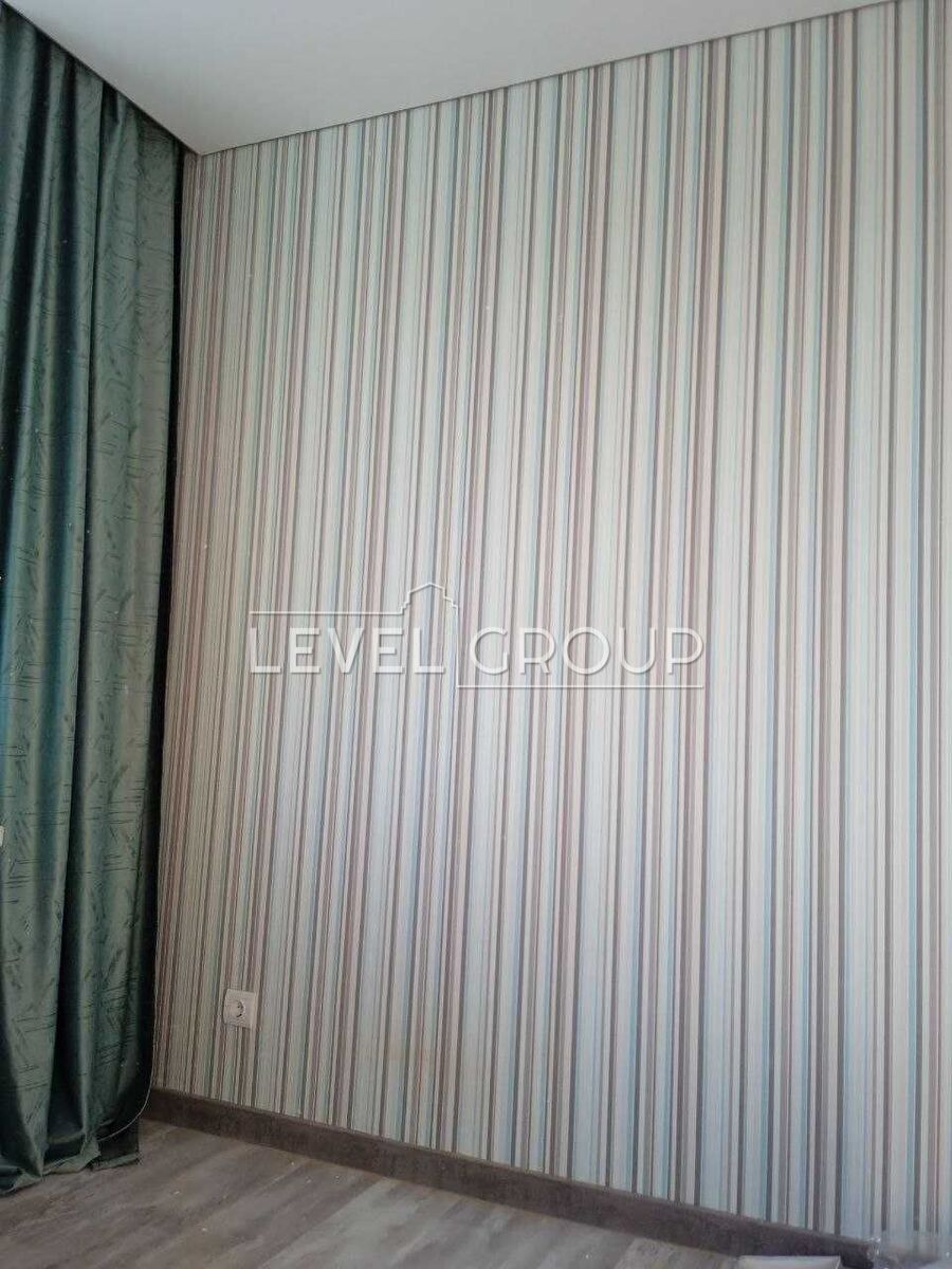 name_en