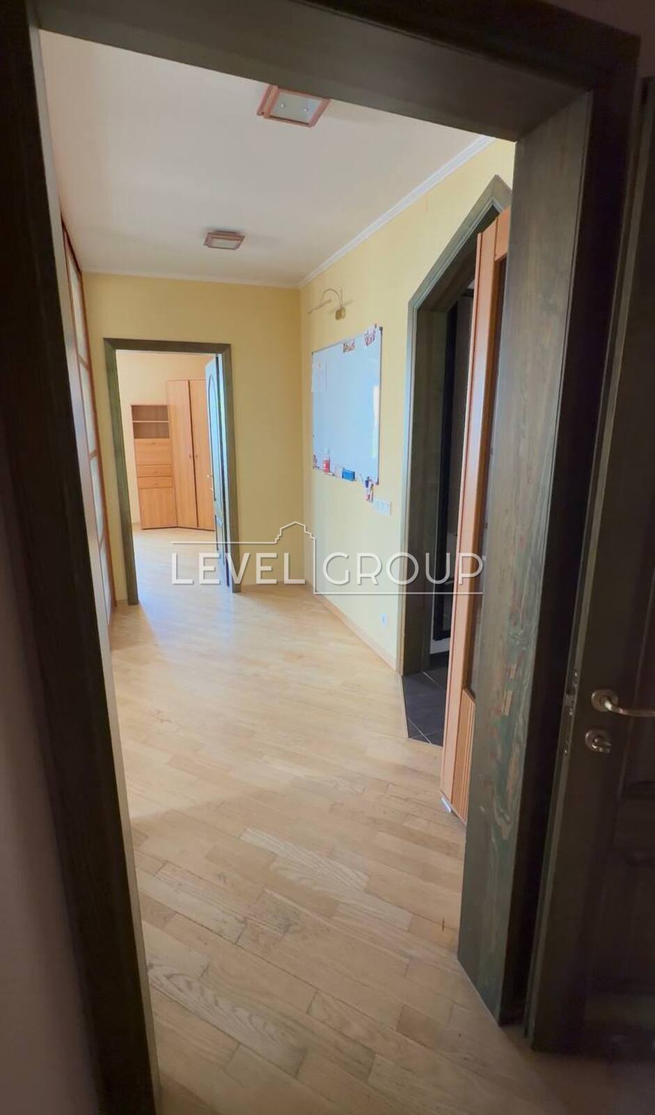 Ревуцького, 42б