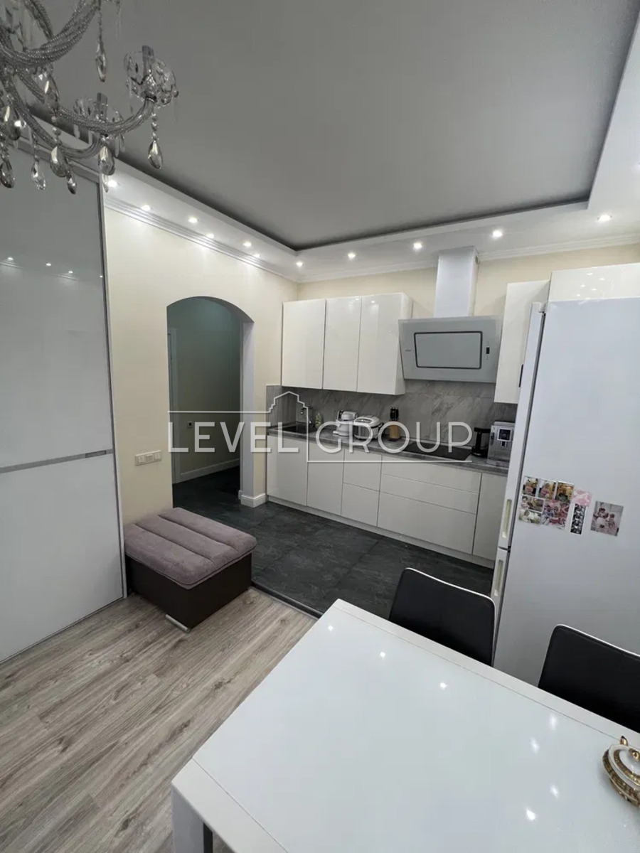 name_en
