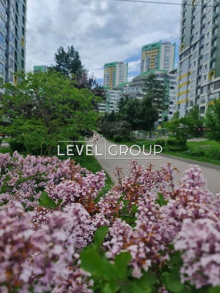 Вишгородська вул., 45