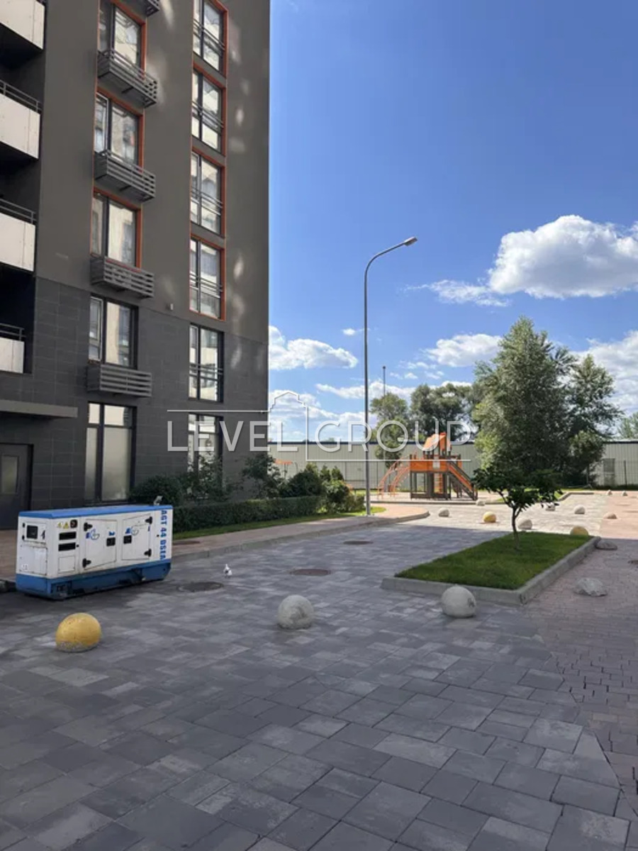 Дніпровська набережна, 20б