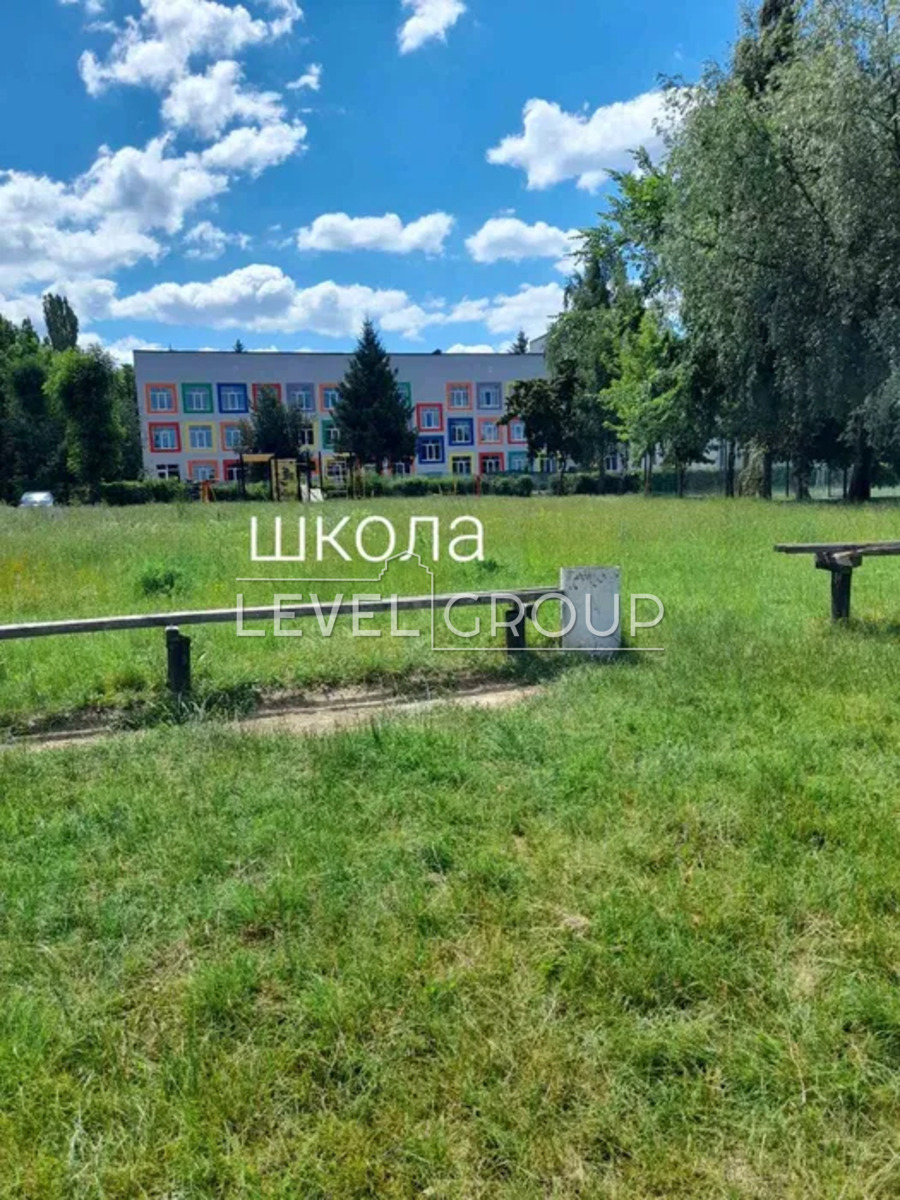 Освітня вул., 11