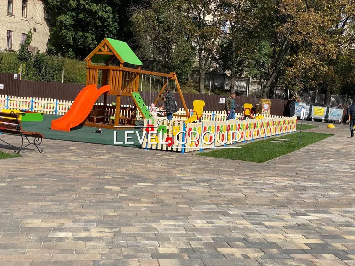 Новопольова вул., 2