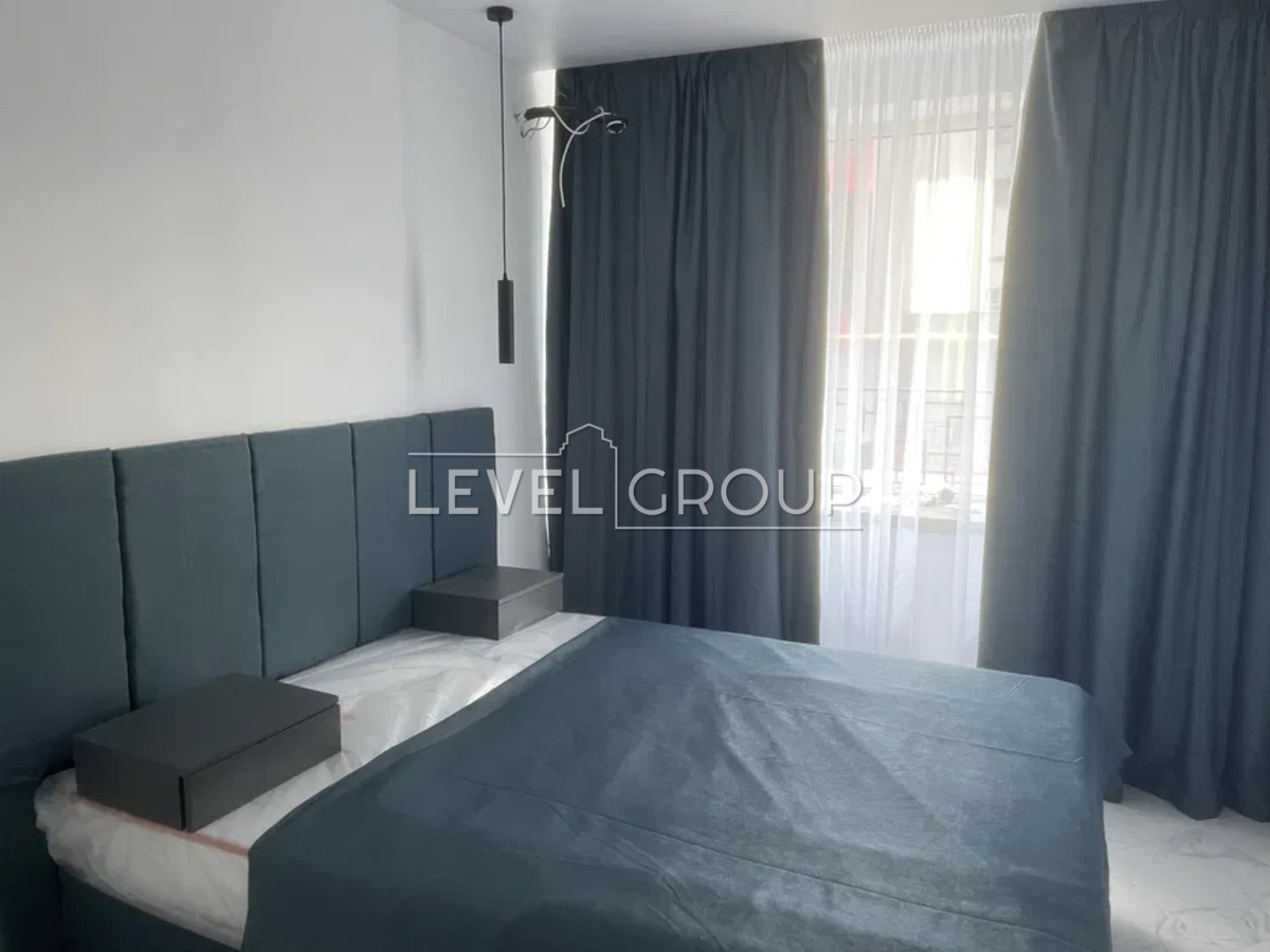 Грушевського, 12