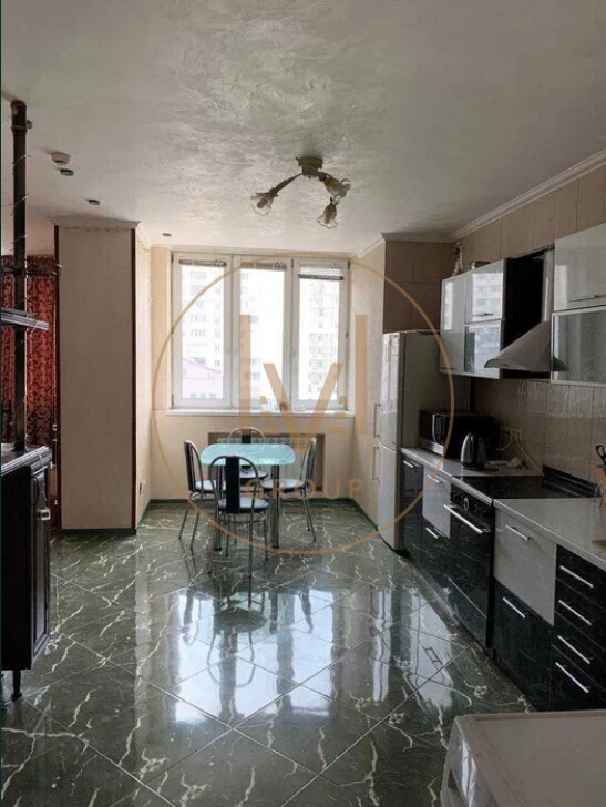 Sribnokilska St., 1