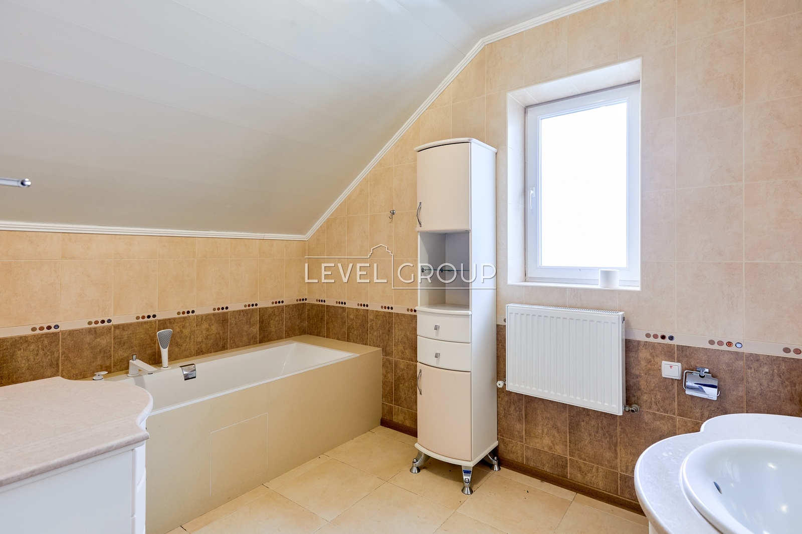 Ірпінська вул., 32