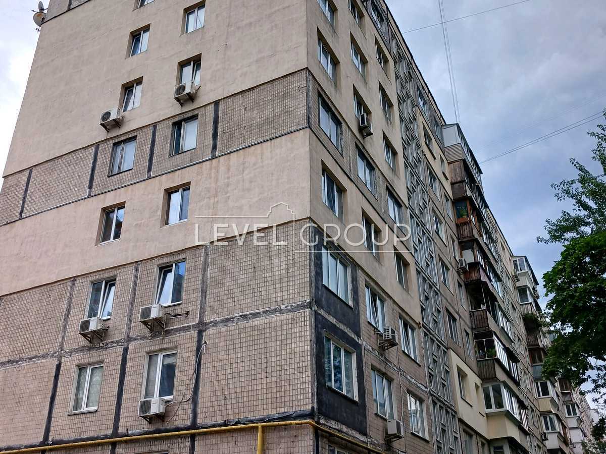 Юрія Шумського вул., 10
