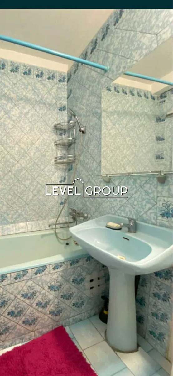 name_en