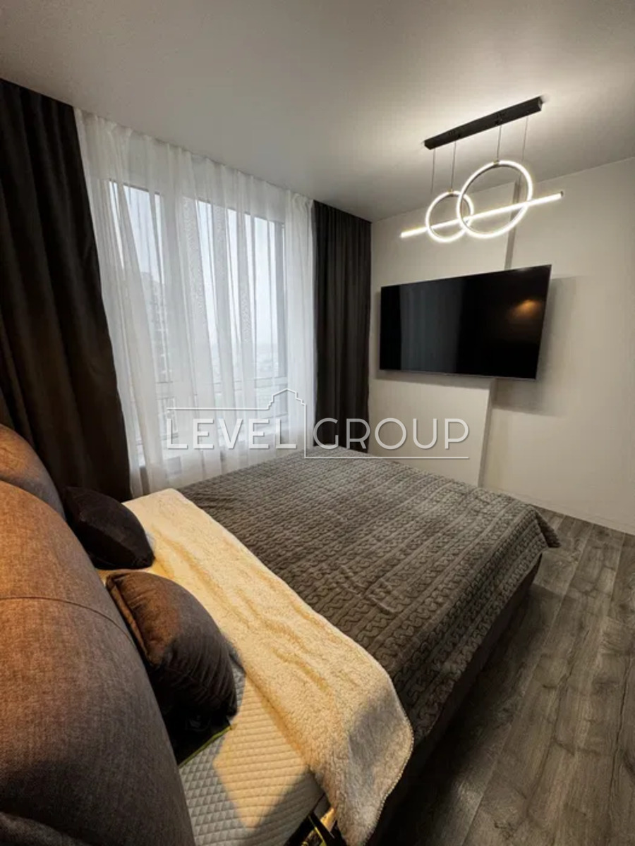 Всеволода Змієнка вул., 21