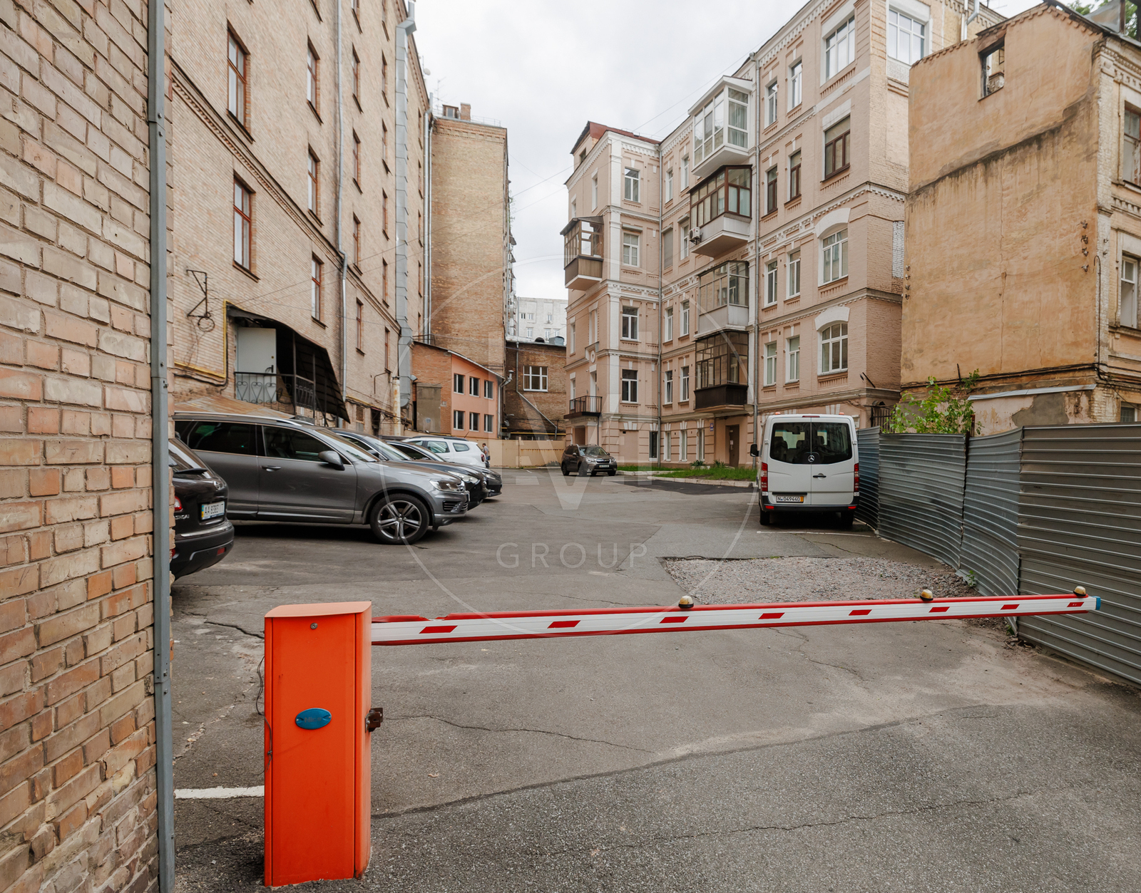 Mykhaylo Hrushevskoho St., 4a