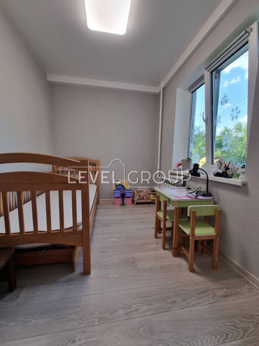 Ореста Левицького вул. (Академіка Курчатова), 8б