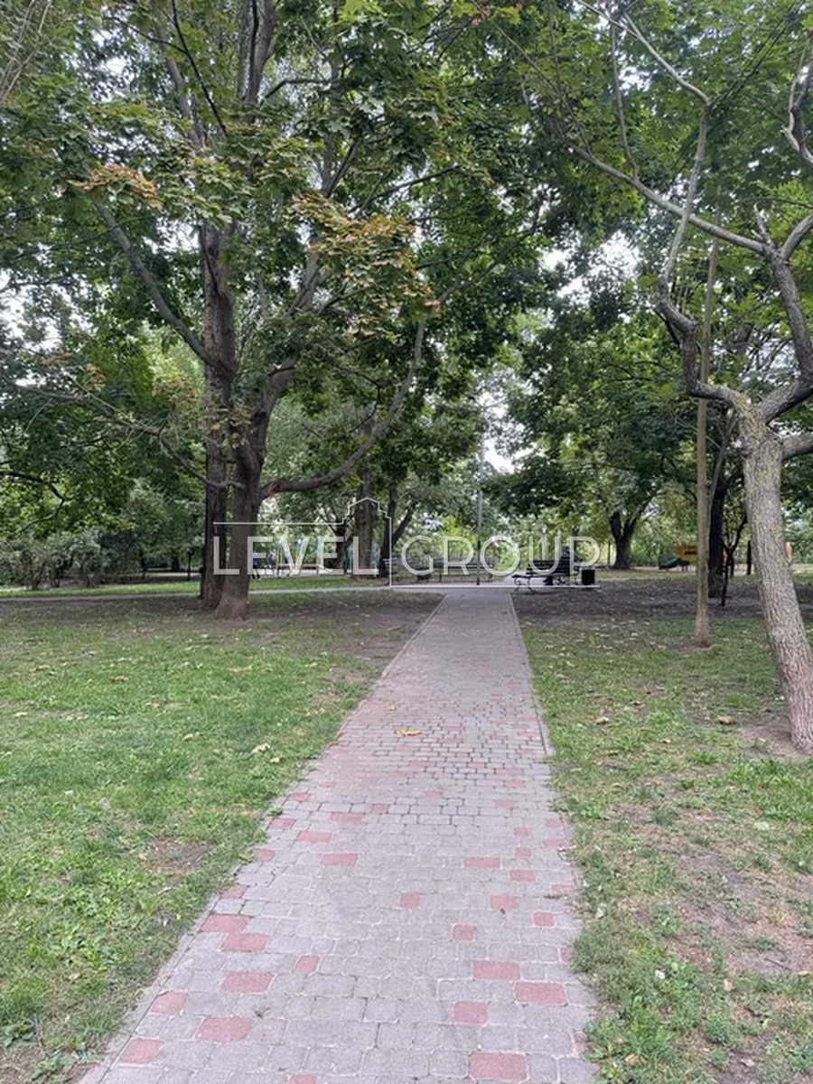 Embankment, 12