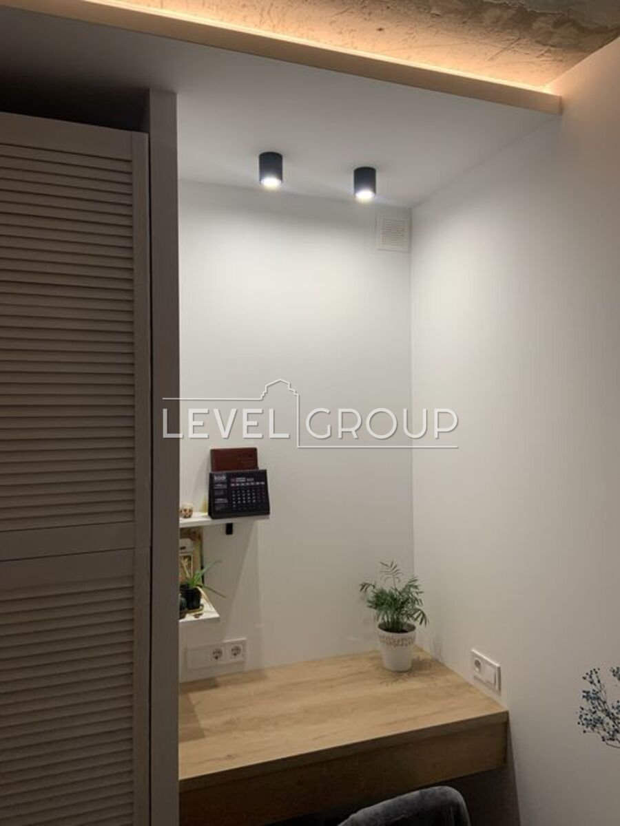 name_en