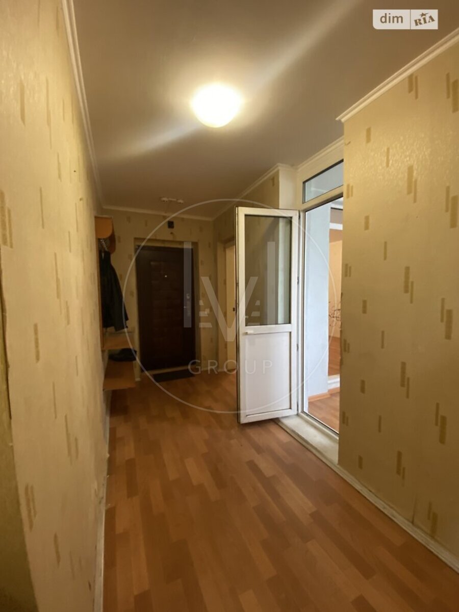 Червоної Калини просп. (Володимира Маяковського), 70
