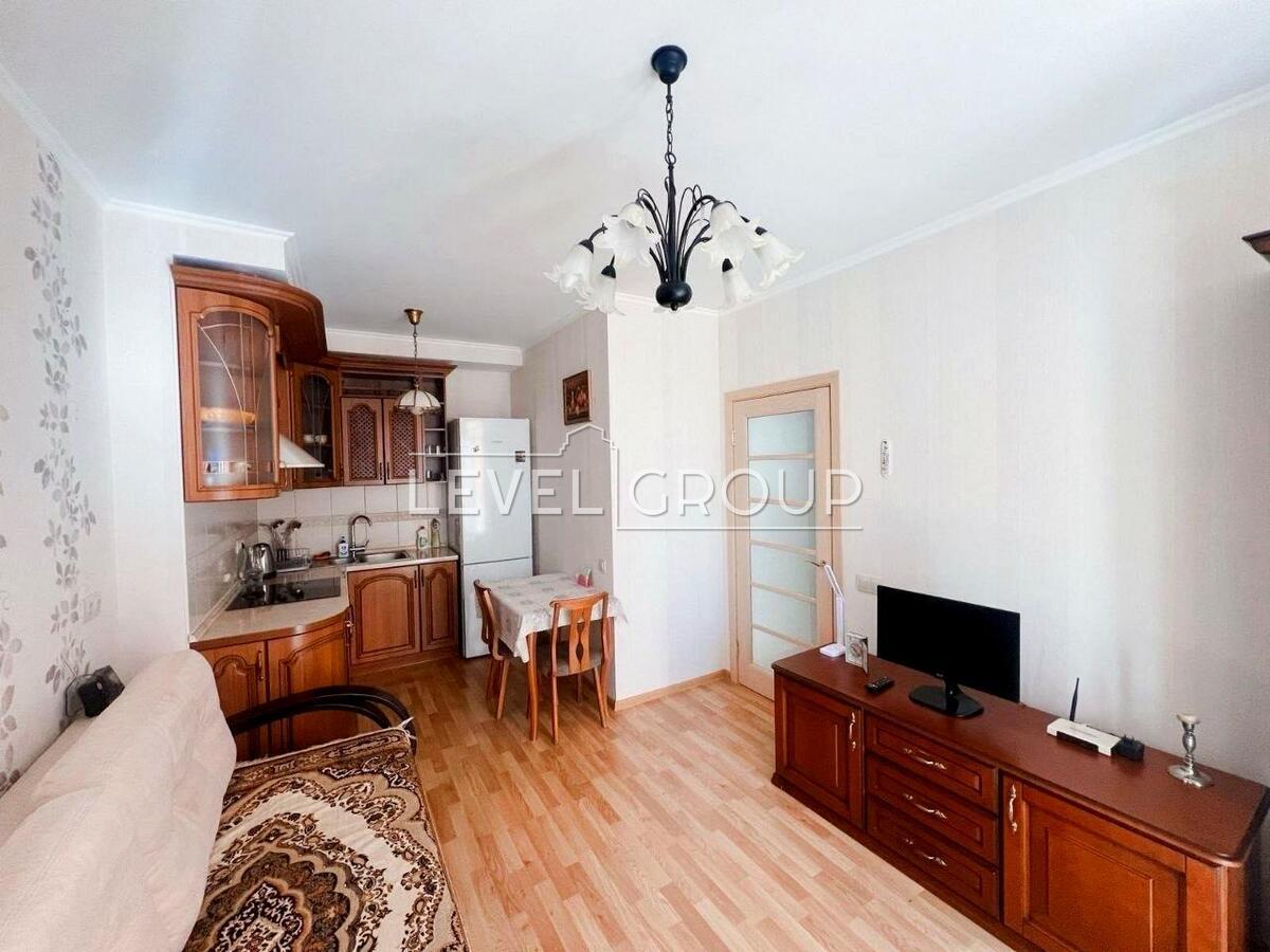 Регенераторна вул., 4