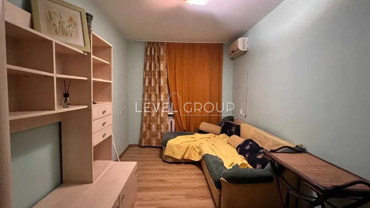 Борщагівська вул., 8