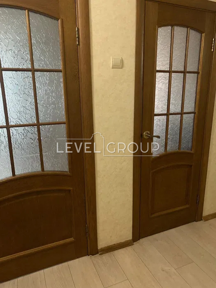 Бориспільська вул., 32б
