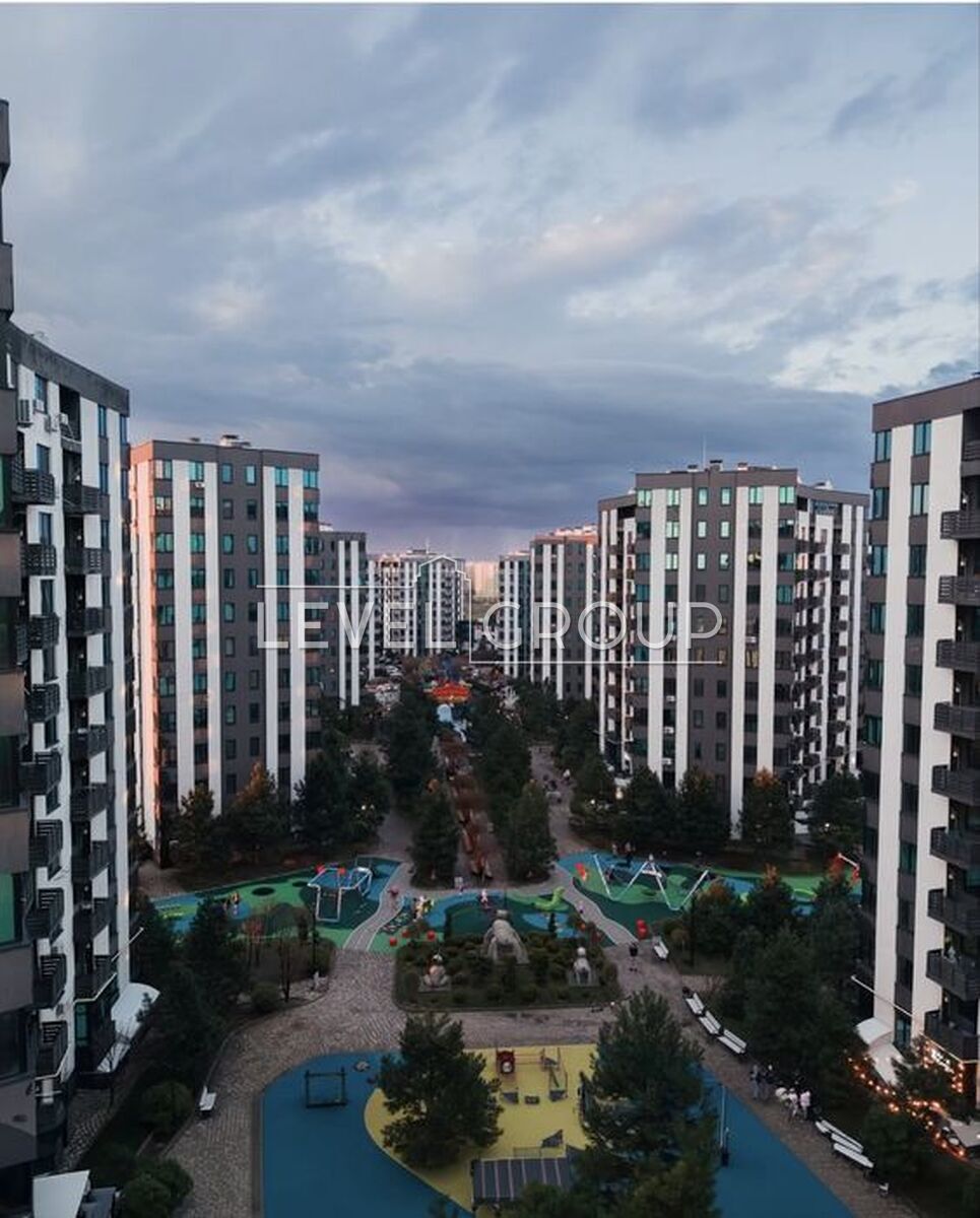 проспект Героїв Небесної Сотні, 14