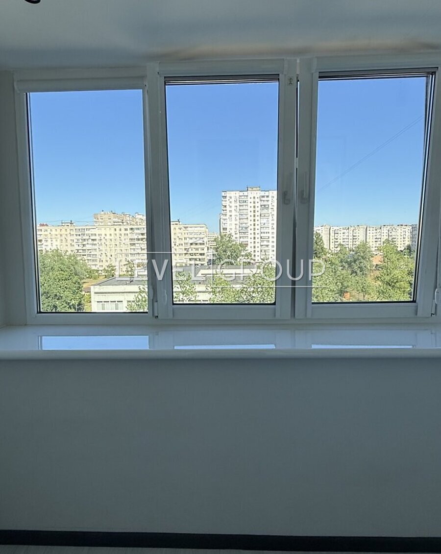 Йорданська вул. (Лайоша Гавро), 8