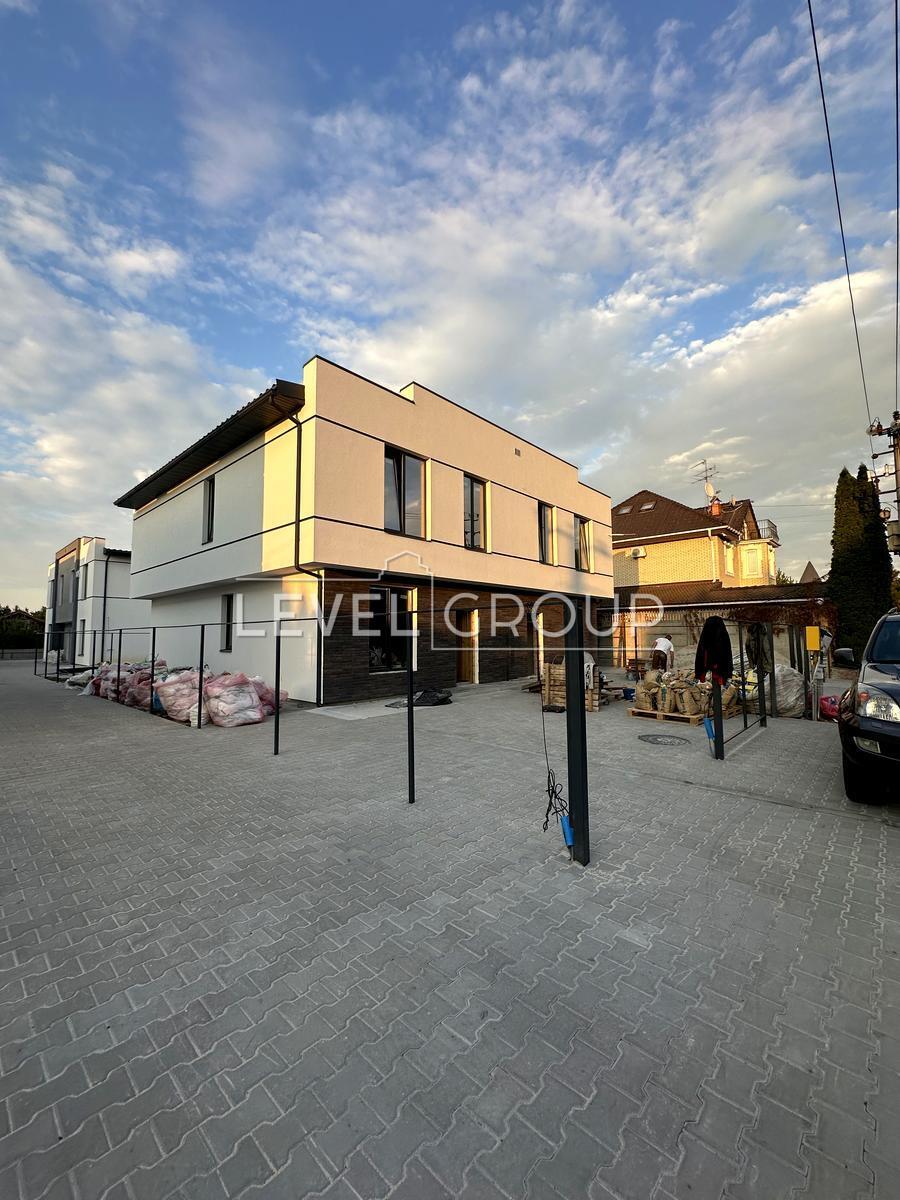 Прорізна вул., 10