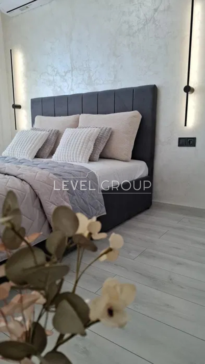 Святошинська, 56