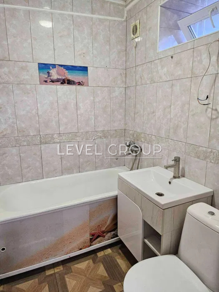 October 14th Avenue, 12/1