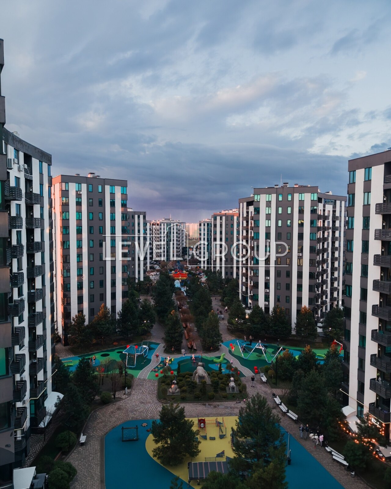 проспект Героїв Небесної Сотні, 16/10