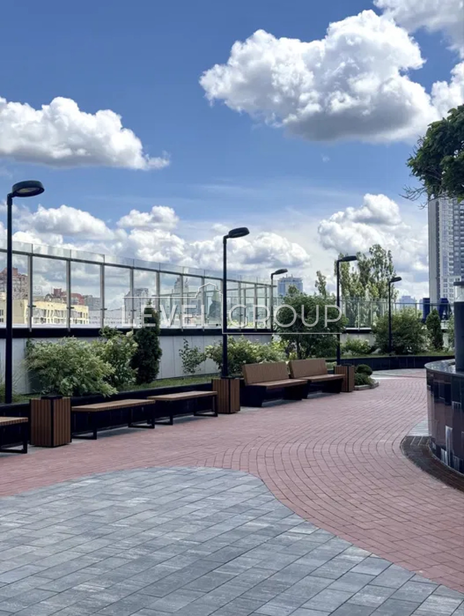 Beresteyskyi Ave. (Poles), 11