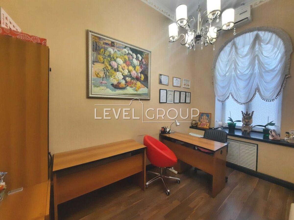 Михайлівська вул., 24