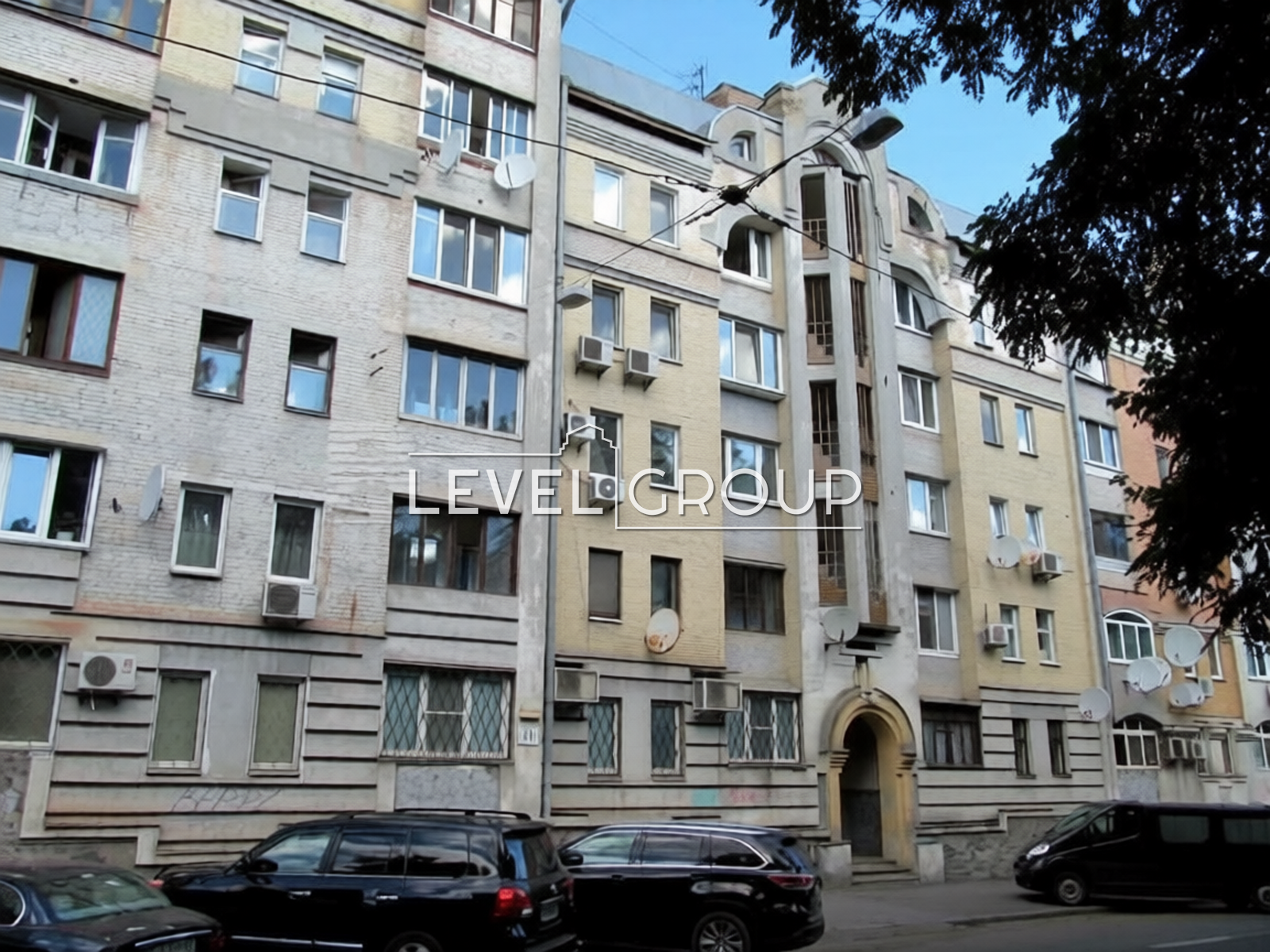 Nyzhniy Val St., 41