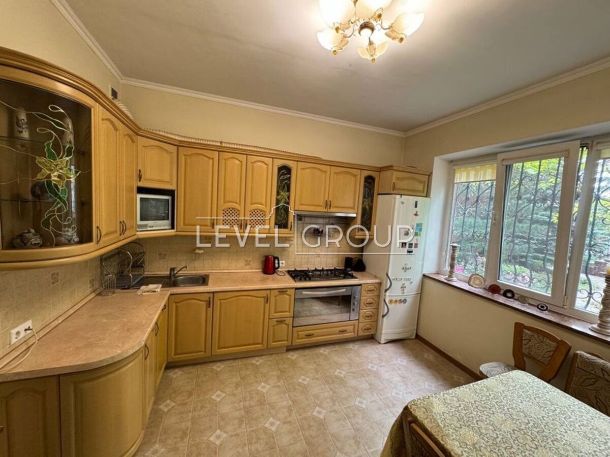 Богатирська вул., 30А