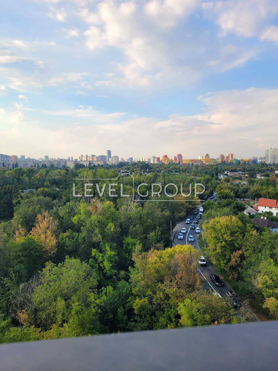 Тепловозна вул., 28
