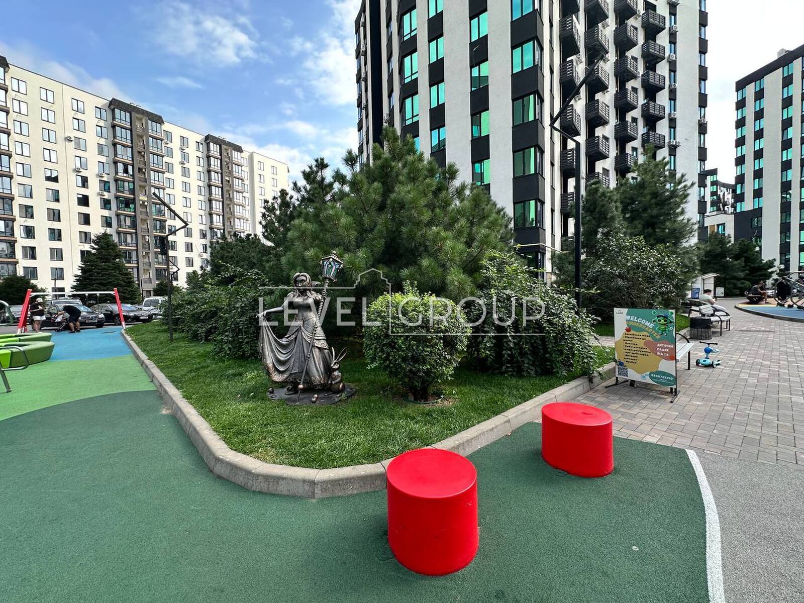 проспект Героїв Небесної Сотні, 16/10
