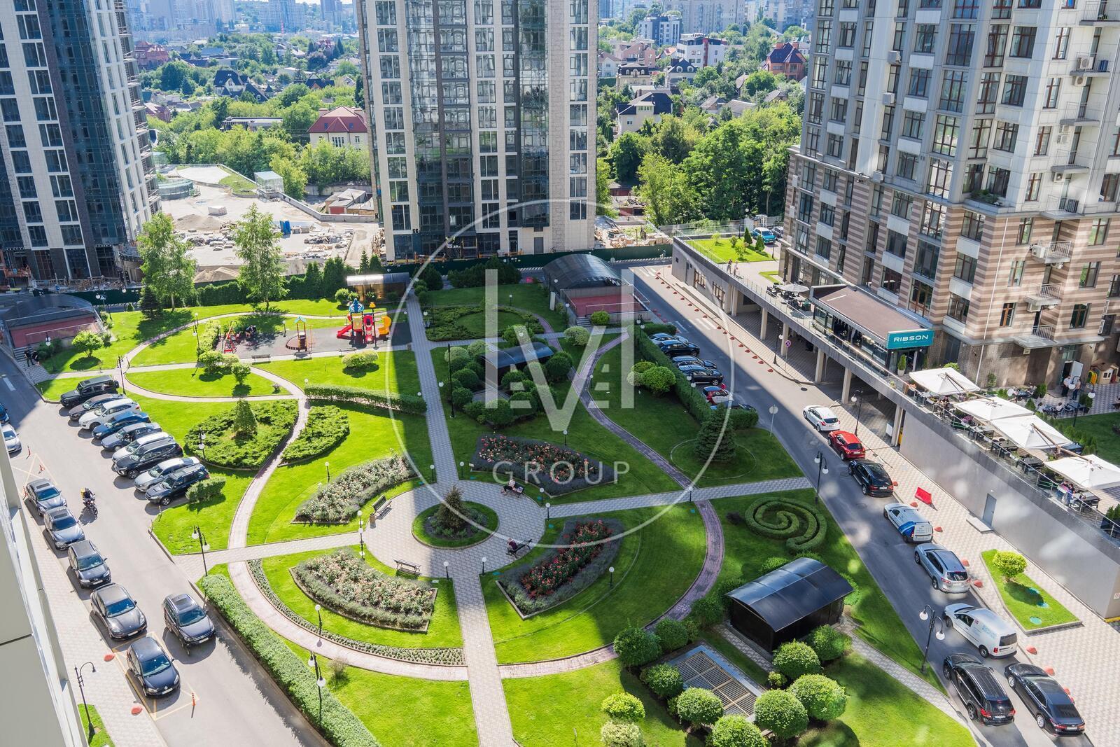 Andriy Verhoglyada str. (Mykhaila Dragomirova), 20