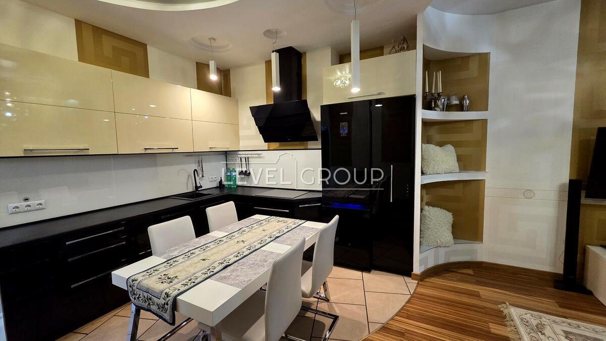 Dniprovska embankment, 14a